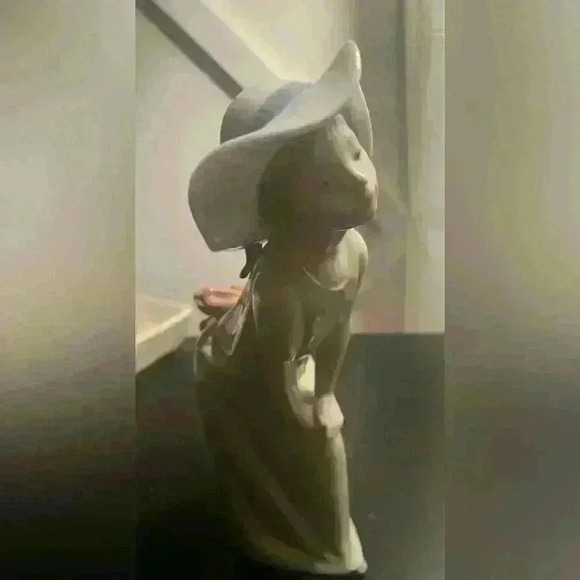 Lladro Curious Girl With Straw Hat. Vintage 1978 - Picture 7 of 7
